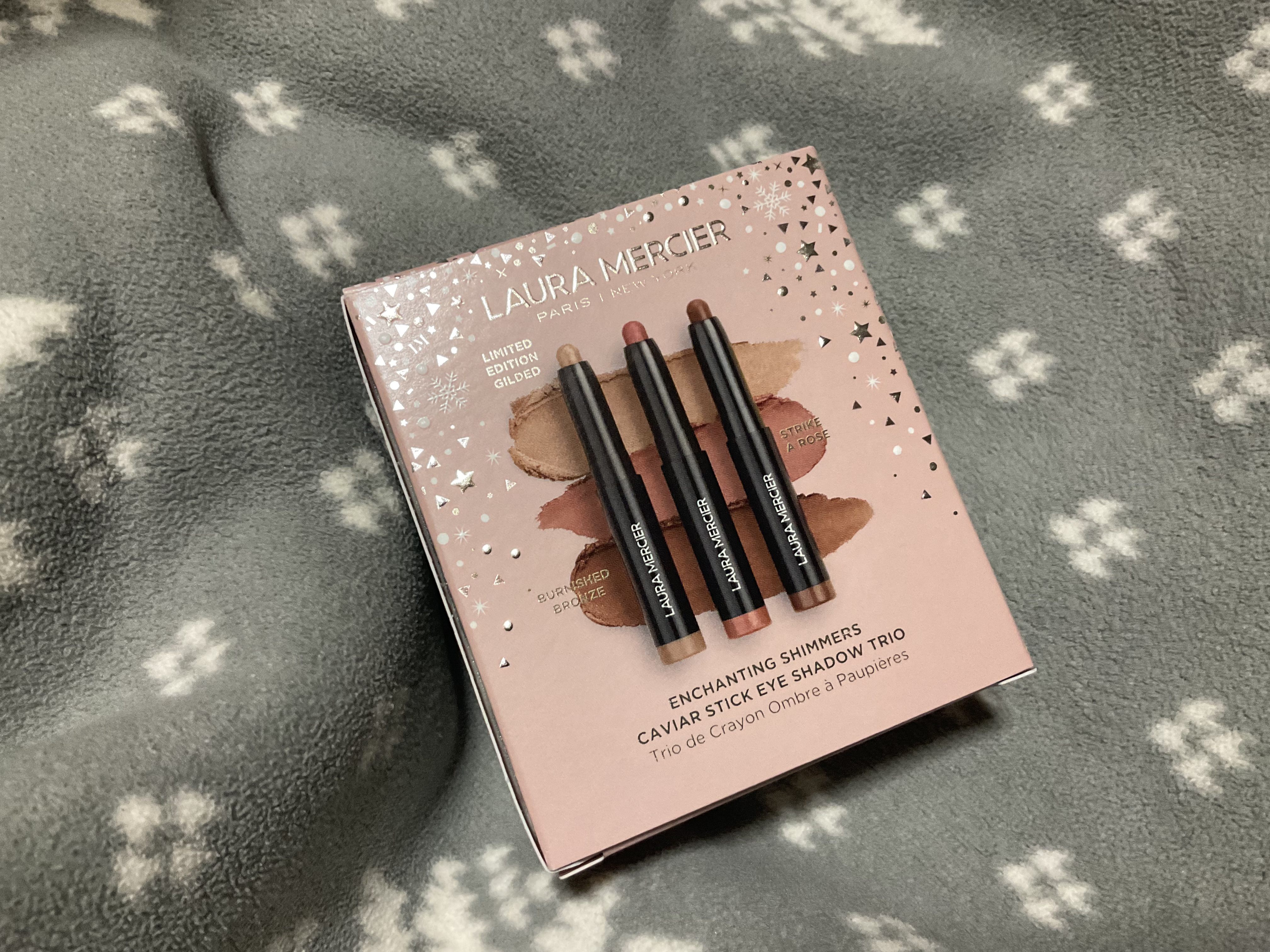 ローラ メルシエ エンチャンティング シマーズ キャビア スティック アイカラー トリオのクチコミ「ローラ メルシエのエンチャンティング シマーズ キャビア スティック アイカラー トリオを予約.....」（1枚目）