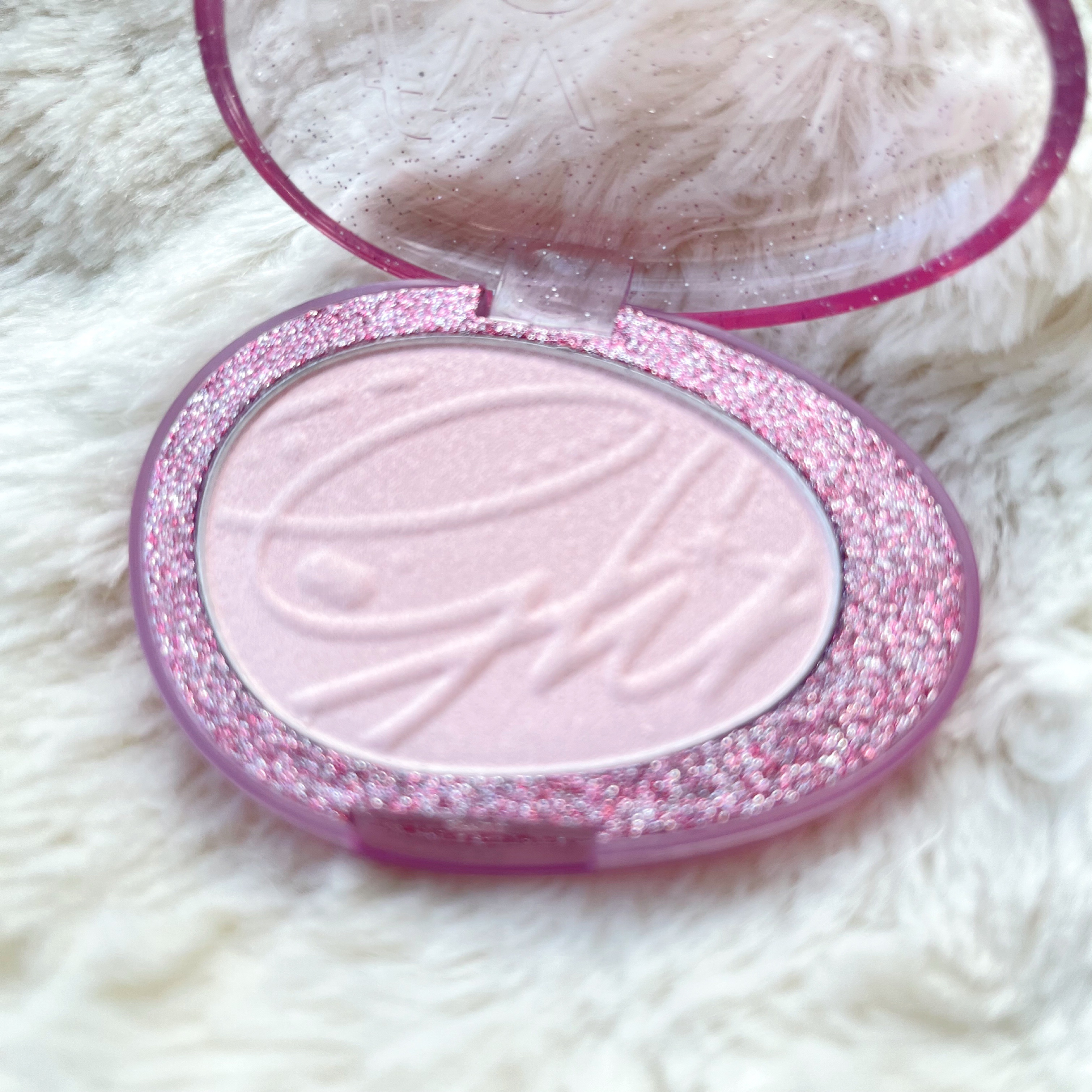 フィー グリッツストーンハイライター/fwee/パウダーハイライトを使ったクチコミ（2枚目）