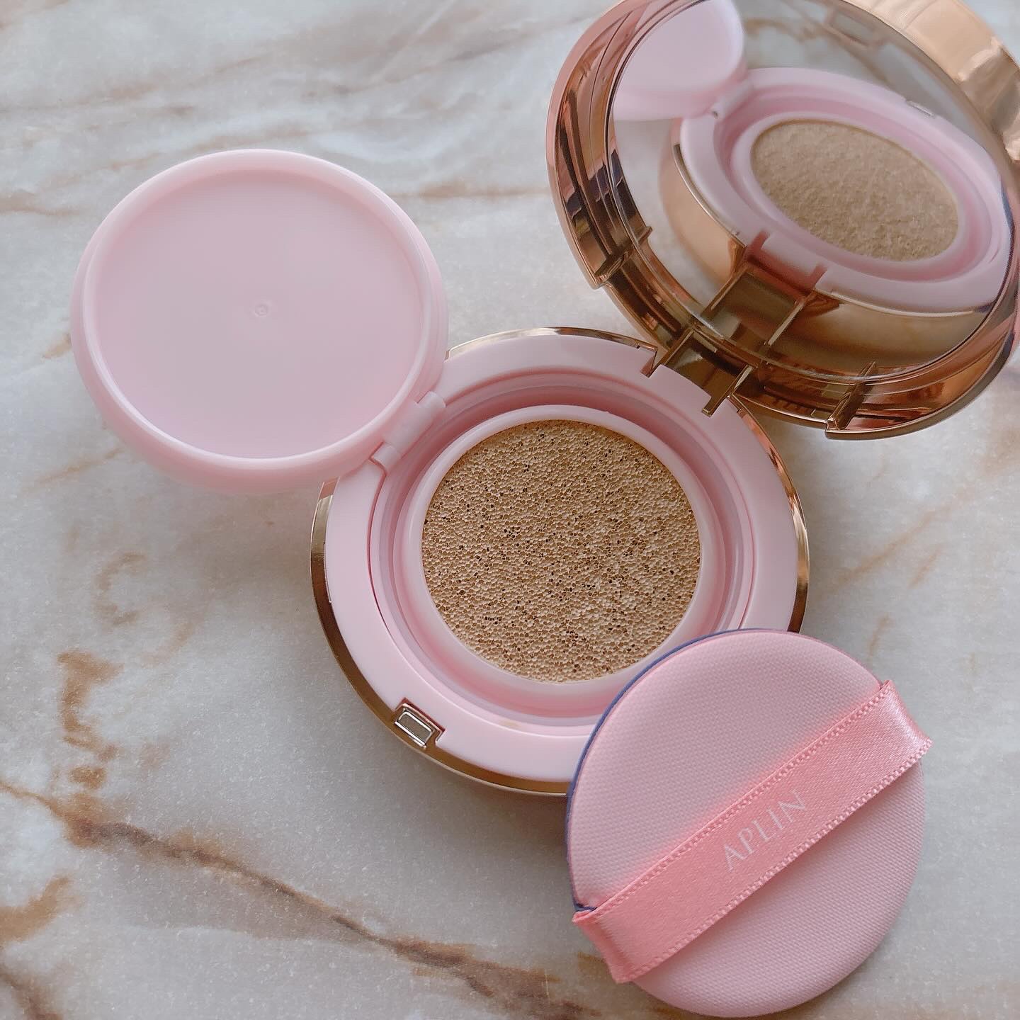 APLIN ピンクティーツリーカバークッションのクチコミ「APLIN🩷
ピンクティーツリーカバークッション 

48時間の強力カバー力で、肌をしっかり守.....」（2枚目）