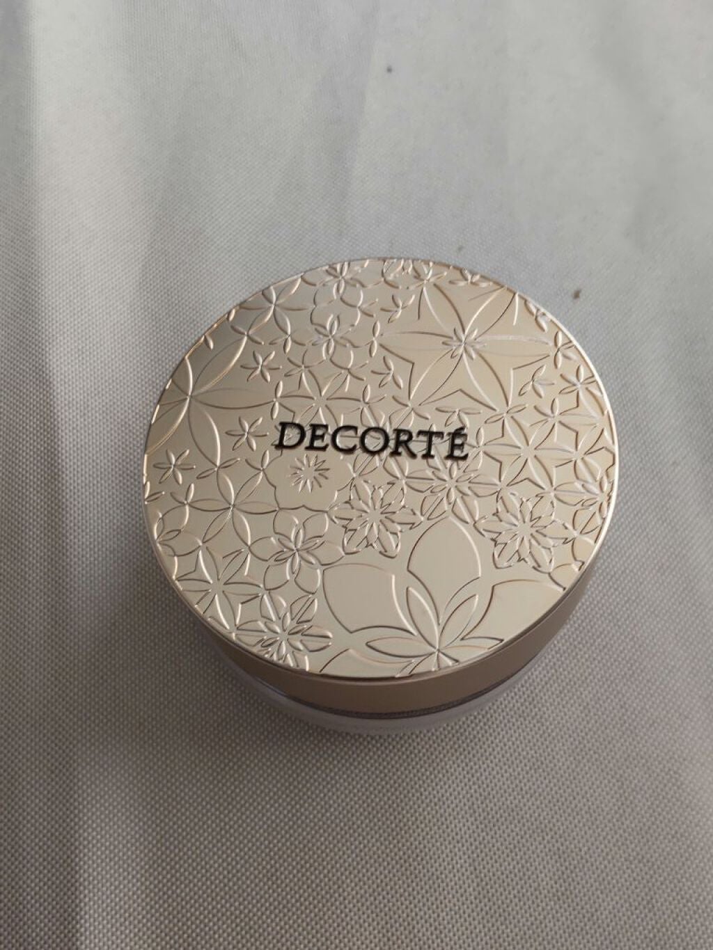 チョコ on LIPS 「お粉をずっとイニスフリーを使ってて、他にも欲しいなぁーと思って..」(1枚目)