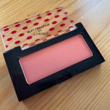 naomi for shu uemura グローオン F (レフィル) bellini innocence(M soft coral)/shu uemura/パウダーチークを使ったクチコミ（2枚目）