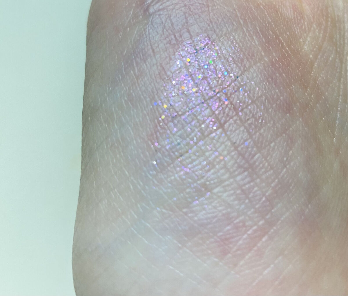 フェアリーグリッターライナー/FOCALLURE/グリッターを使ったクチコミ（2枚目）