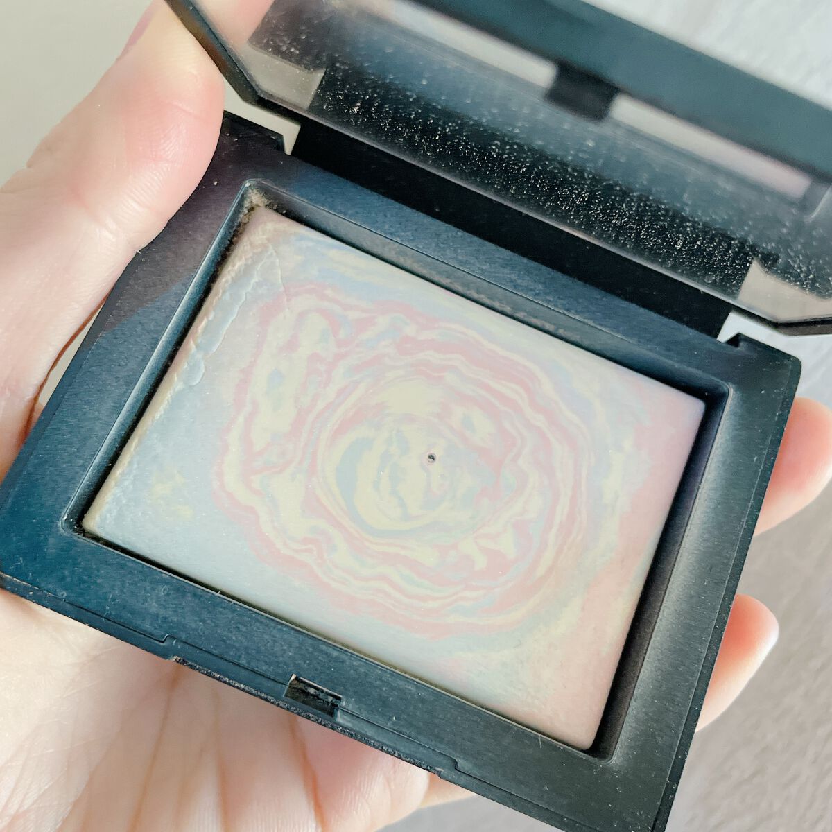 ライトリフレクティング プリズマティックパウダー/NARS/プレストパウダーを使ったクチコミ(3枚目)