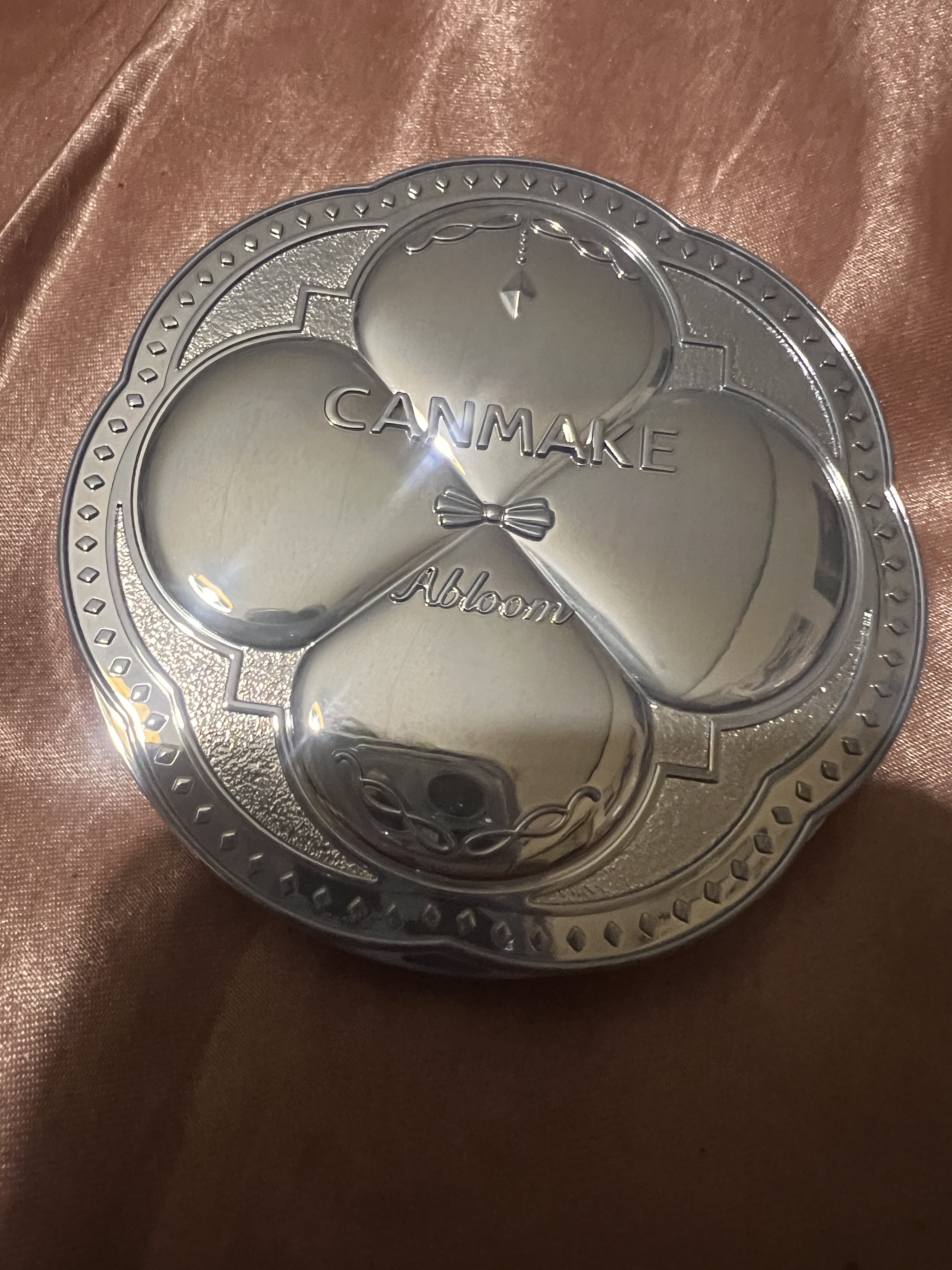 イルミネイティングフィニッシュパウダー　～Abloom～/キャンメイク/プレストパウダーを使ったクチコミ（1枚目）