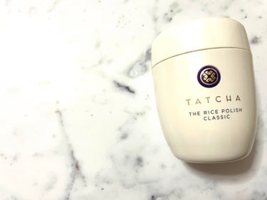 TATCHA
ライスポリッシュ　クラシック

毎日使える酵素洗顔！
「米ぬかでお肌洗浄する」という日本人が考えたアイテム。

1/3の食用の米粉と酵素の力でスッキリ洗いあげる弱酸性のパウダー洗顔料☺

