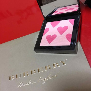 BURBERRY ファーストラブ ブラッシュ ハイライターのクチコミ「初投稿です☺️🌟

お年玉をもらったので、ずっと欲しかった可愛い可愛いバーバリー ファーストラ.....」（1枚目）