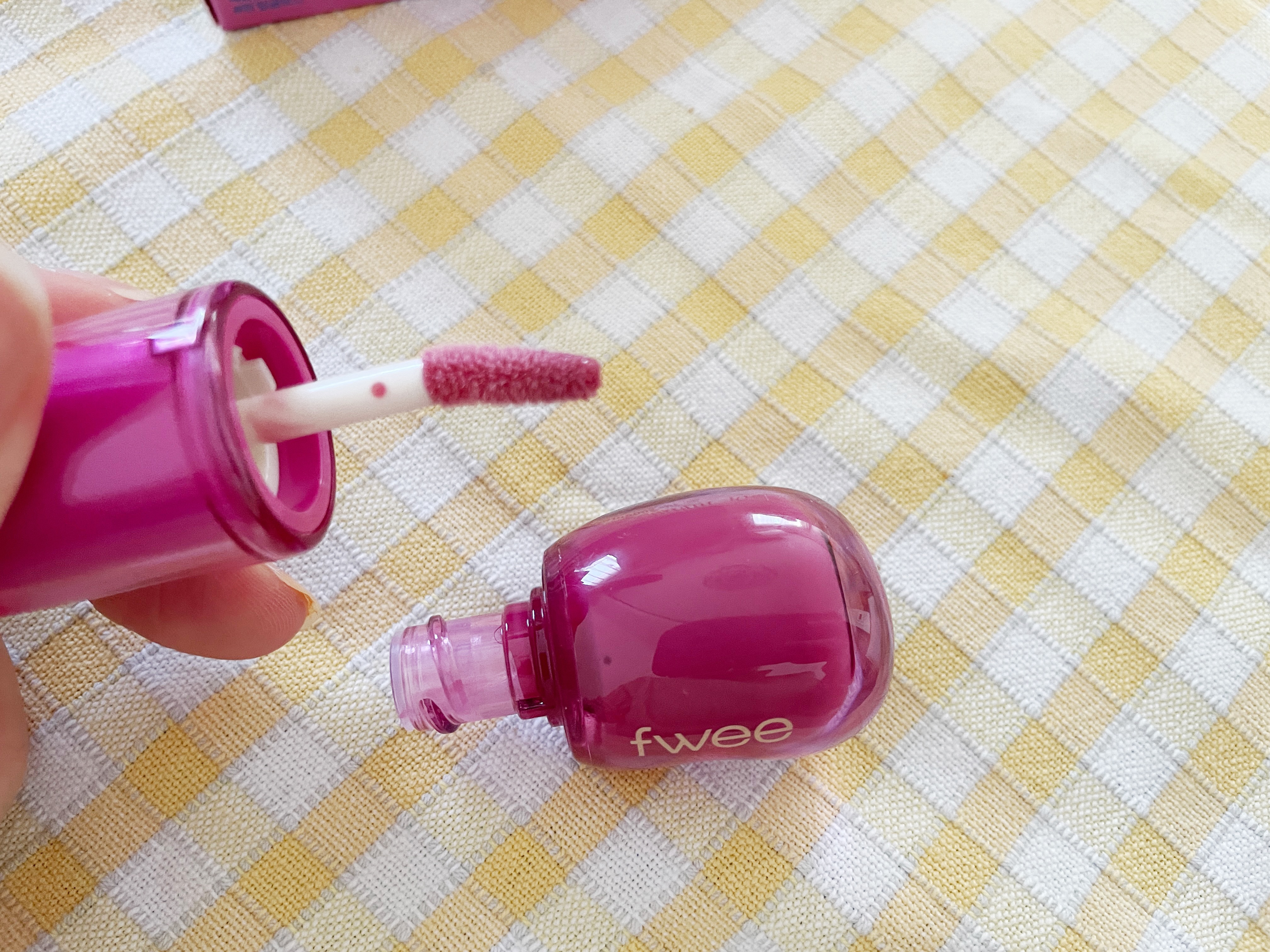 フィー 3Dボリューミンググロス/fwee/リップグロスを使ったクチコミ（2枚目）