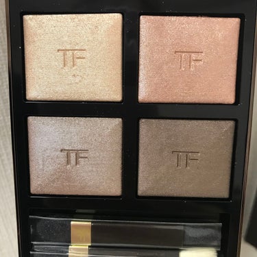 アイ カラー クォード/TOM FORD BEAUTY/パウダーアイシャドウを使ったクチコミ（2枚目）