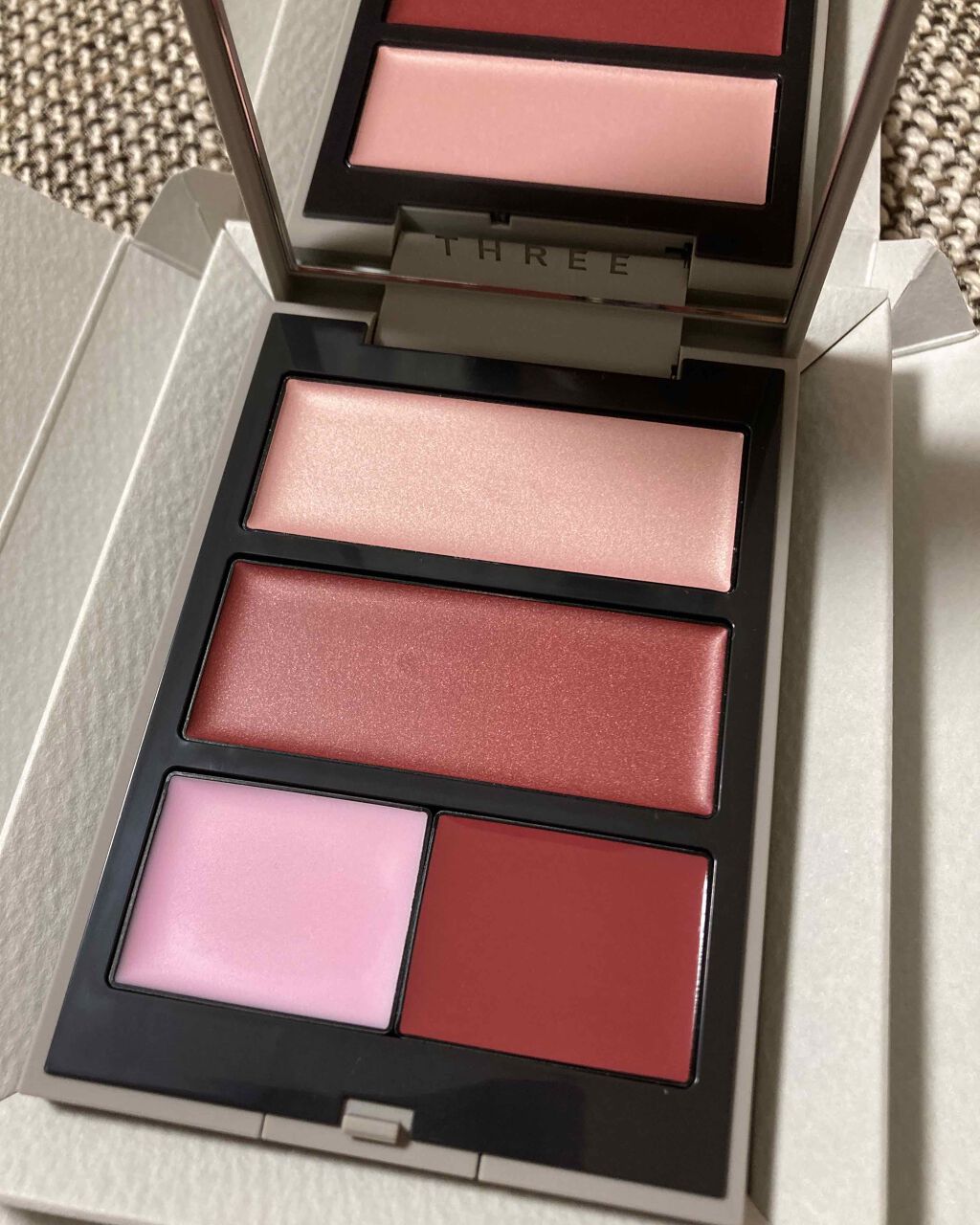 グローフリーダムパレットライジング/THREE/クリームハイライトを使ったクチコミ(1枚目)