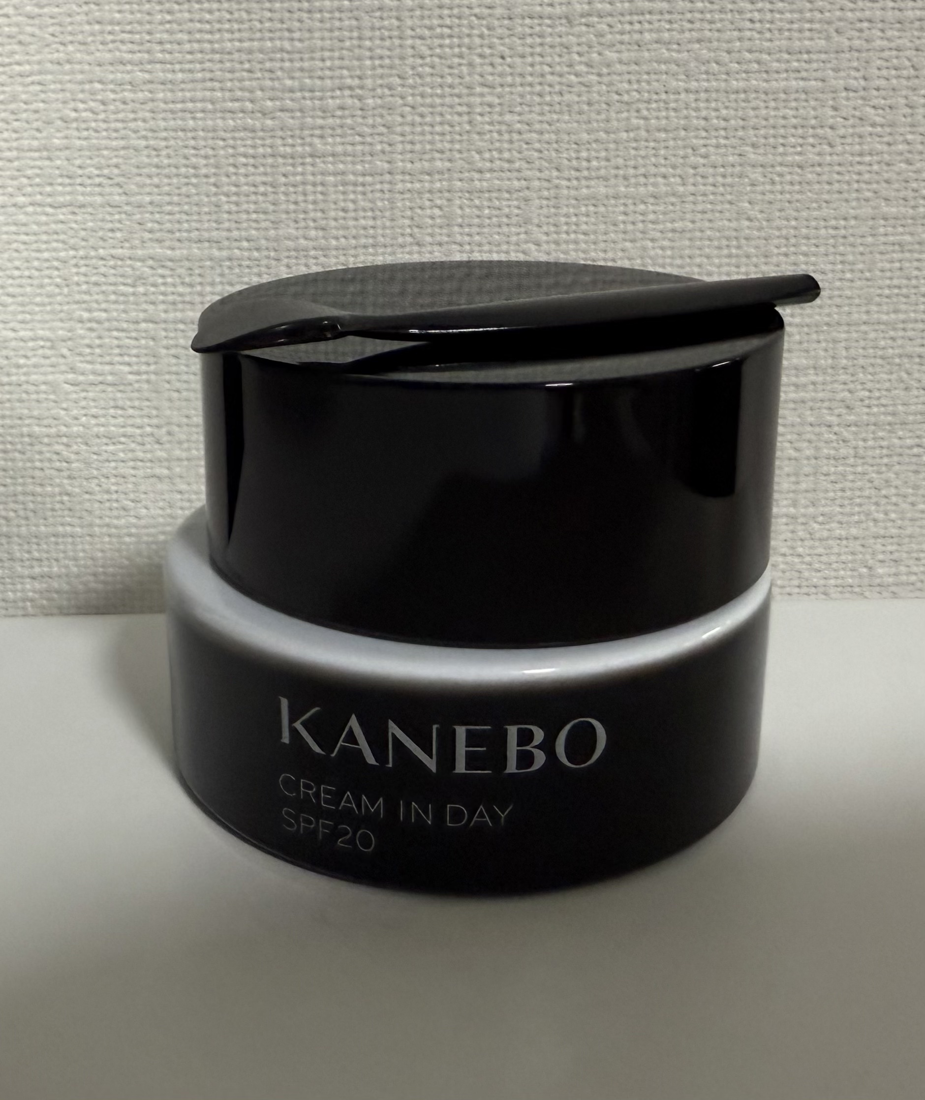 ✼••┈┈┈┈┈┈┈┈┈┈┈┈┈┈┈┈••✼

・KANEBO
   クリーム　イン　デイ 40g

✼••┈┈┈┈┈┈┈┈┈┈┈┈┈┈┈┈••✼
✅実際に使ってみた感想👀✨


クリーム、日焼け止め、下地が1つに
なっていて時短になるの