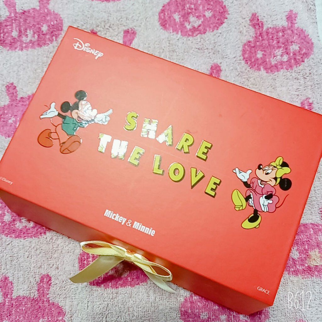 <Mickey&Minnie> Holiday Edition Gift Box/VAVI MELLO/アイシャドウパレットを使ったクチコミ（1枚目）