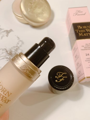 ボーン ディス ウェイ アンディテクタブル 24H マット ファンデーション スノー/Too Faced/リキッドファンデーションを使ったクチコミ（3枚目）