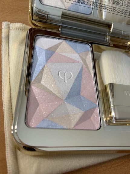 ル・レオスールデクラ /クレ・ド・ポー ボーテ/パウダーハイライトを使ったクチコミ(4枚目)