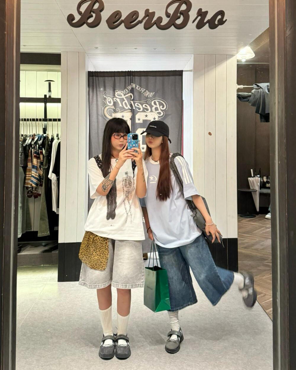 ひとみ on LIPS 「即興の友情はとても楽しいです#コーデ#韓国コーデ#韓国雑貨#韓..」(2枚目)