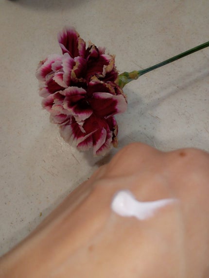 ビューティーチャージプレミアム 瞬間つや美肌 無香料/アトリックス/ハンドクリームを使ったクチコミ(2枚目)