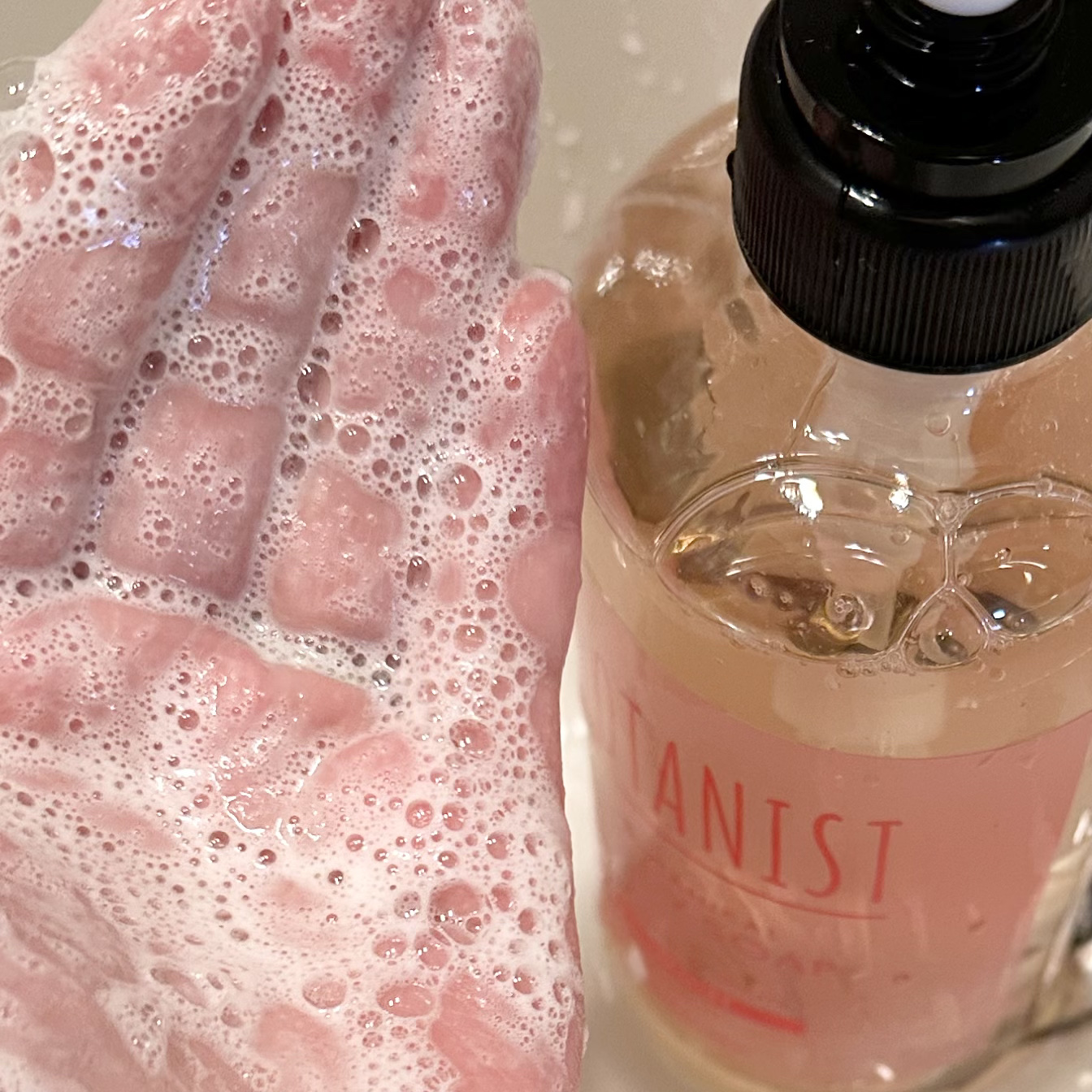 BOTANIST ボタニカルボディーソープ　 サクラ＆チェリーの香り( モイスト)のクチコミ「BOTANISTボタニカルボディーソープ　 サクラ＆チェリーの香りモイスト¥1,100#提供
.....」（3枚目）