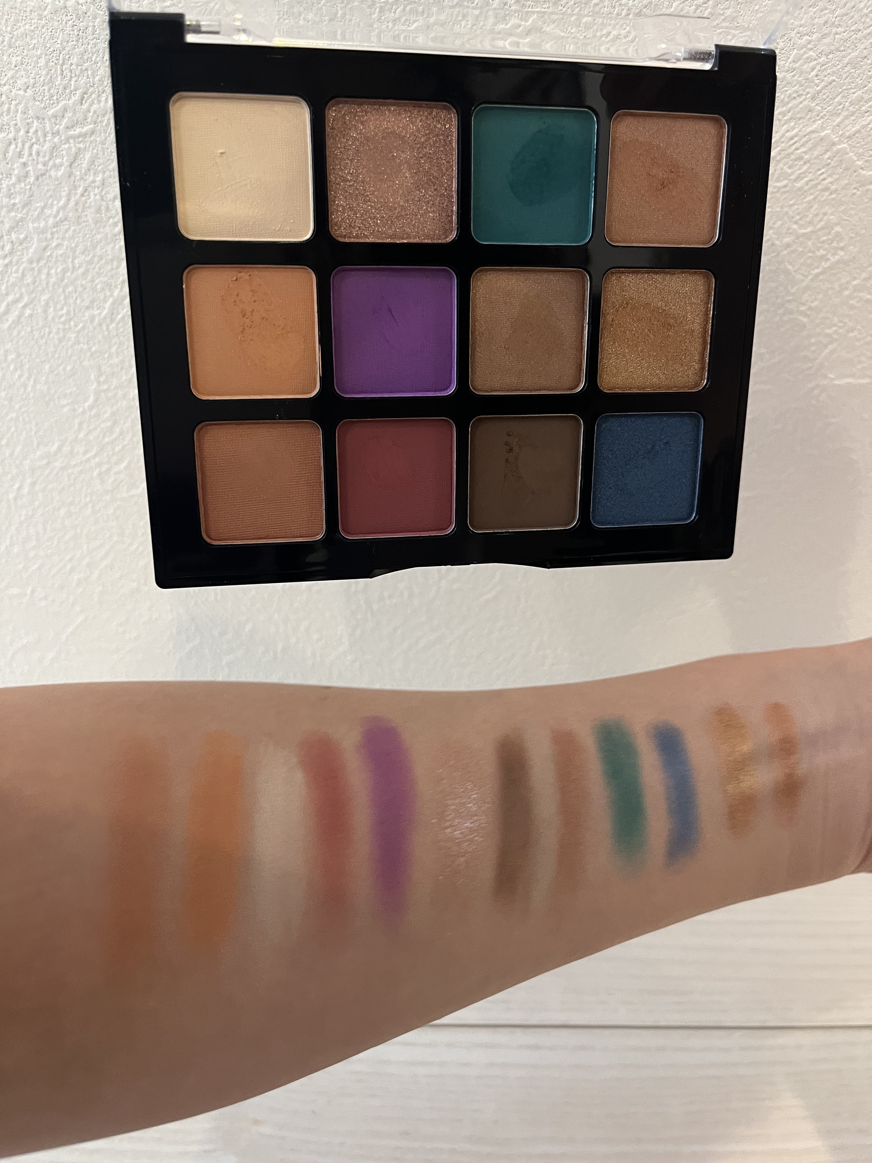 トゥエルブカラー アイシャドウ/LionWell（ライオンウェル）/アイシャドウパレットを使ったクチコミ（1枚目）