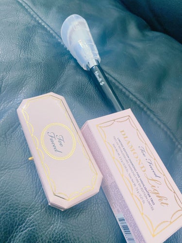 Too Faced
～ダイヤモンドライト シリーズ～ マルチユース ハイライター トリオ

fillimilli
S カッティングファンデーションブラシ 823