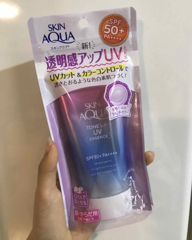 『トーンアップUVエッセンス』

SPF50+
PA++++

大人気のこちらの日焼け止め！！
探しまくってやっと見つけました✨
ちなみに、まさかの、しまむらにありました笑笑
駅のコンビニ的なところにも