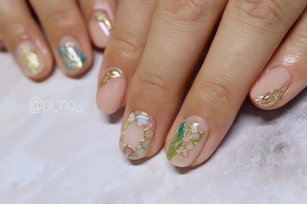 shino on LIPS 「春のお花ネイル★⏩⏩⏩#お花ネイル#すずらんネイル#flowe..」(1枚目)
