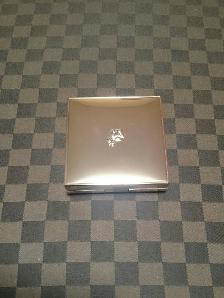 ザ・ライトバルブ UV コンパクト ファンデーション 574/shu uemura/パウダーファンデーションを使ったクチコミ（3枚目）