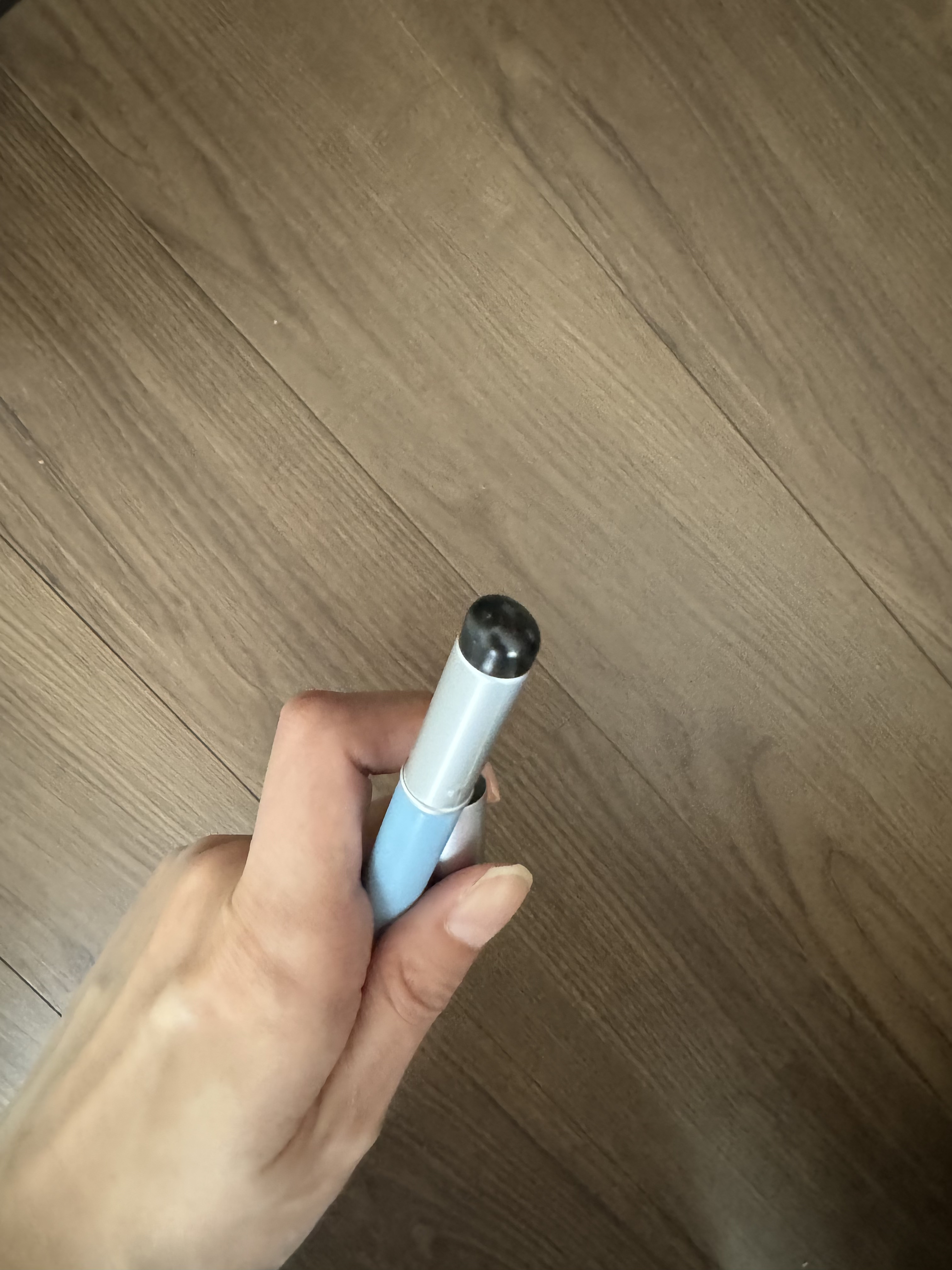 フィー フィンガーライク シリコン リップブラシ/fwee/メイクブラシを使ったクチコミ（1枚目）