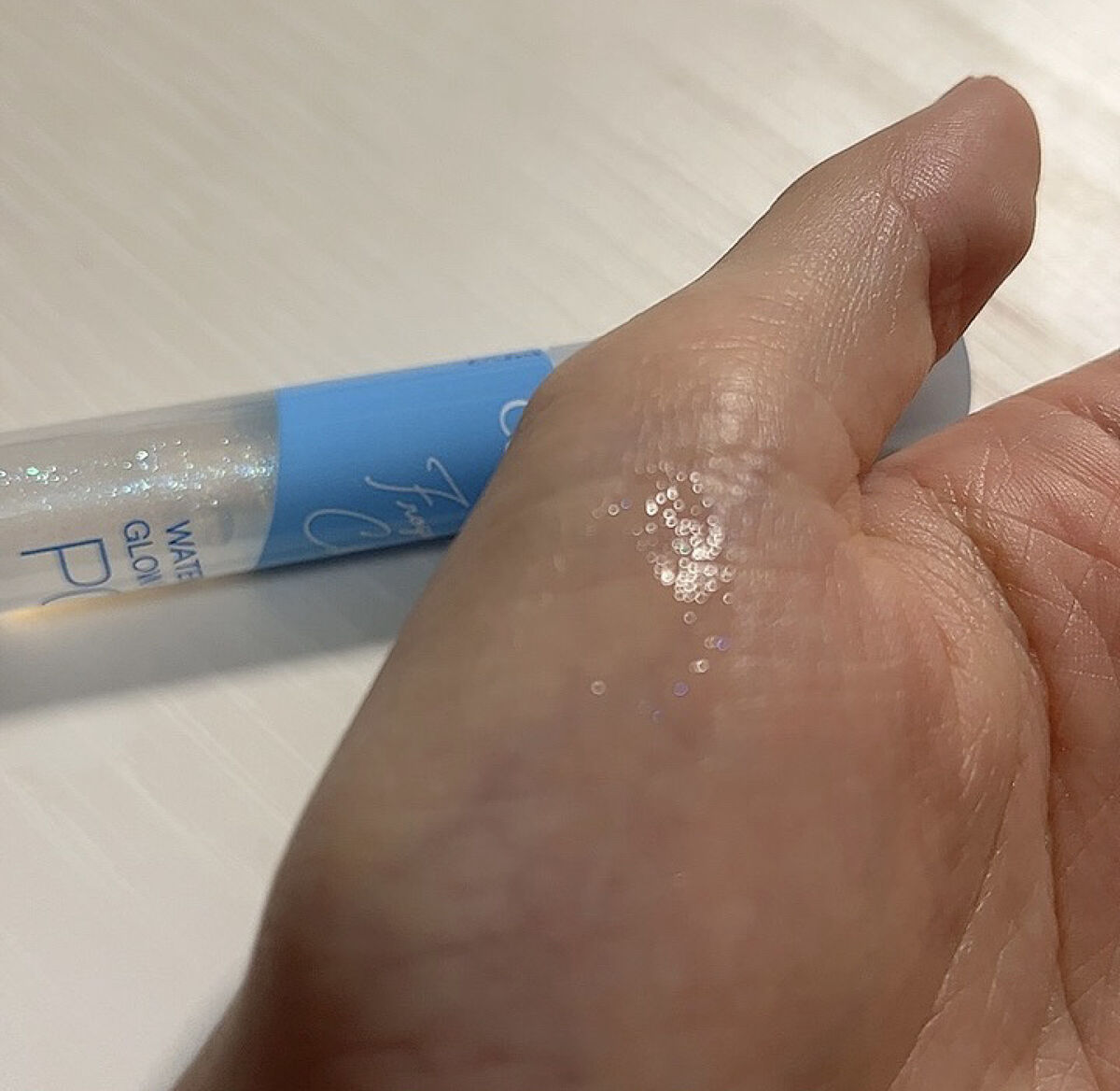 ウォータリーグロウリップ/CEZANNE/リップグロスを使ったクチコミ（2枚目）