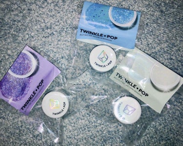 CLIO twinkle pop  jelly Glitter
NO.1のOPALカラー
NO.8のBLUEカラー
NO.9のVIOLETカラーを購入しました。

ゼリー状なためか、使用期限が6ヶ月とな