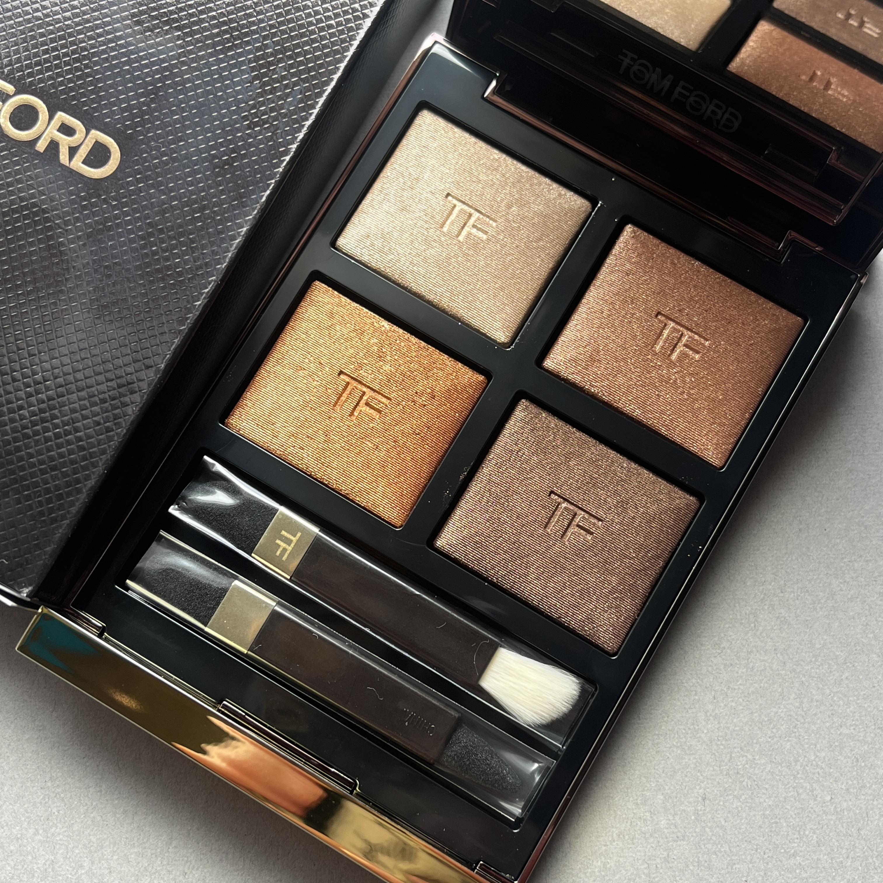 アイ カラー クォード 04A サスピション/TOM FORD BEAUTY/アイシャドウパレットを使ったクチコミ（2枚目）