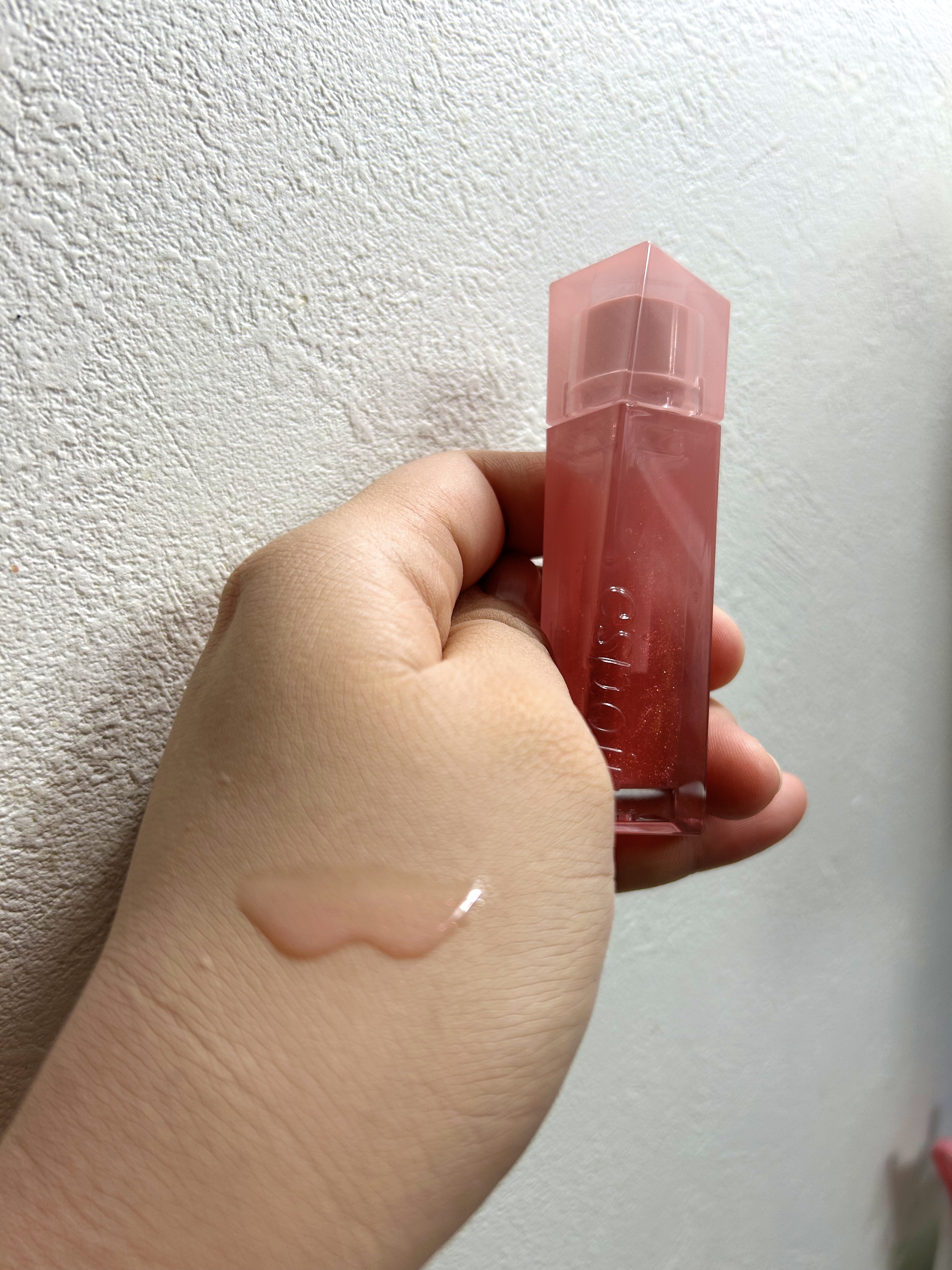 エスポア クチュールリップグロス ロージービーム(Rosy BB Edition)/espoir/リップグロスを使ったクチコミ（2枚目）