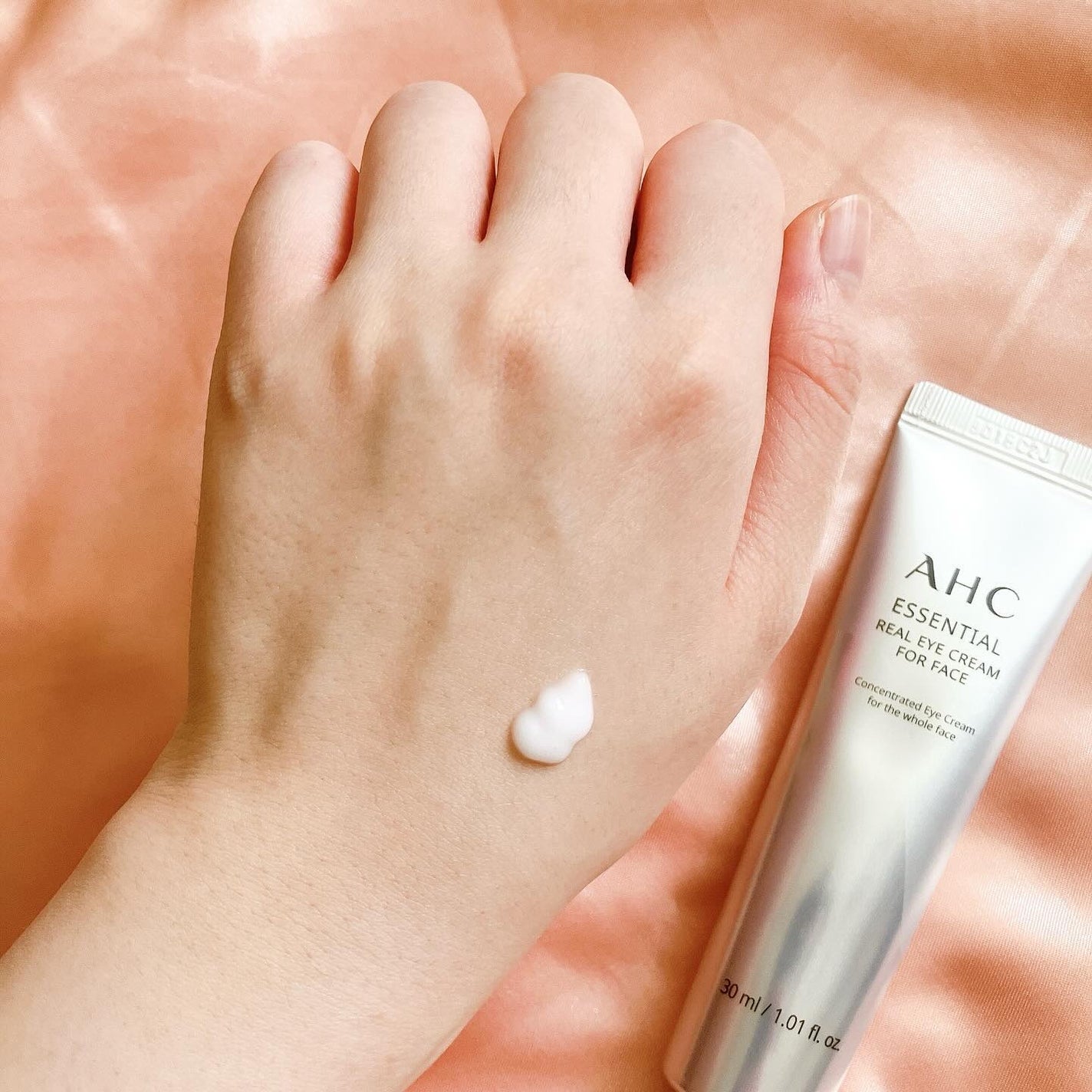 エッセンシャル リアル アイクリーム フォーフェイス/AHC/アイケア・アイクリームを使ったクチコミ(4枚目)