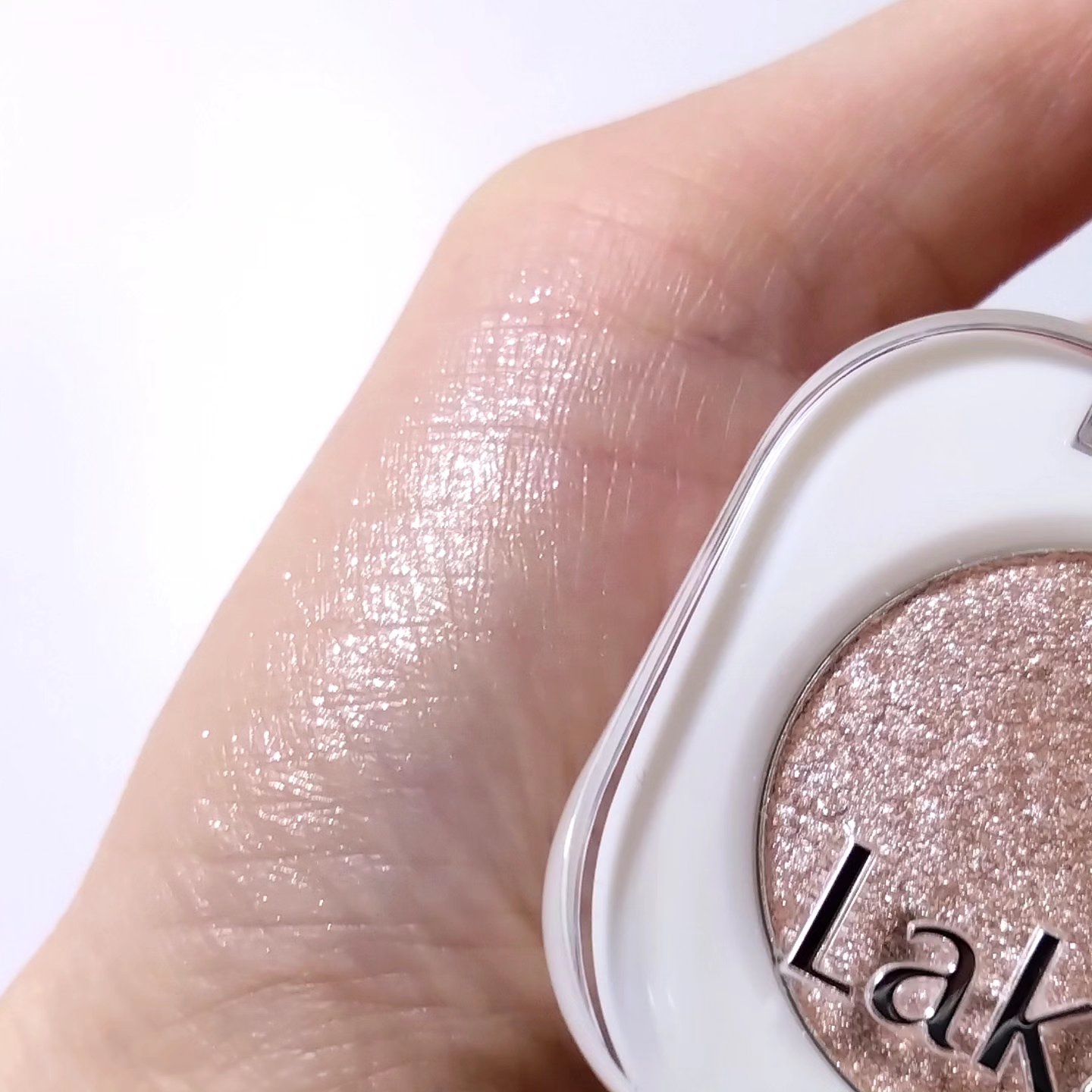 モノアイシャドウ 921 アルア/Laka/単色アイシャドウを使ったクチコミ（2枚目）