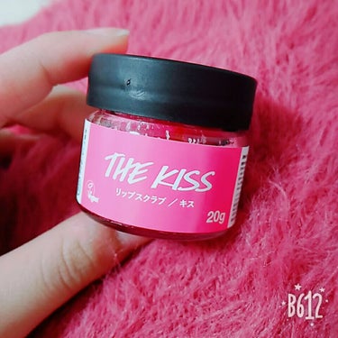 最近使ってるリップ スクラブ～💋

大好きなLUSHのTHE KISSってゆうスクラブを使ってる✨

中にハートの形のトッピングが沢山入っててめっちゃ可愛いし、香りもコットンキャンディみたいな、あまーい