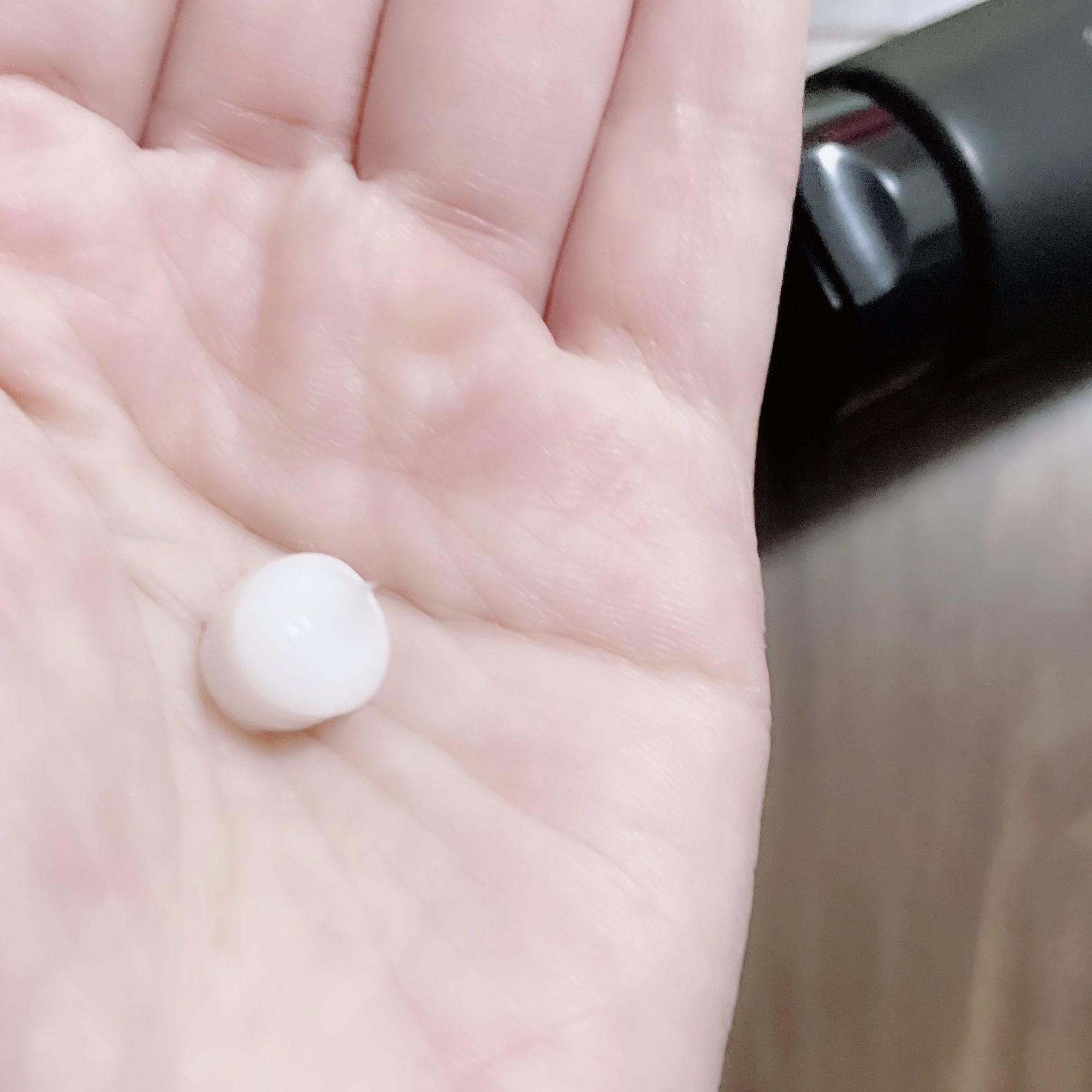 ブラック フレグランス スタイリング ヘアエッセンス/LEXILIS/アウトバストリートメントを使ったクチコミ（2枚目）