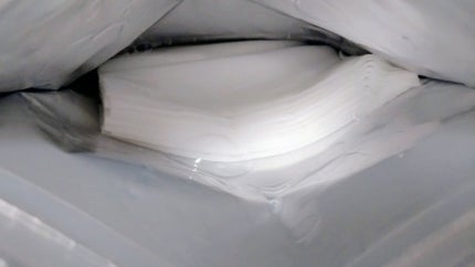 i-samu ヴィーガニア フェイスマスク プレミアム VC-100のクチコミ「i-samu ヴィーガニアフェイスマスク プレミアムVC-100。
無香料です。
少しとろみ.....」(3枚目)