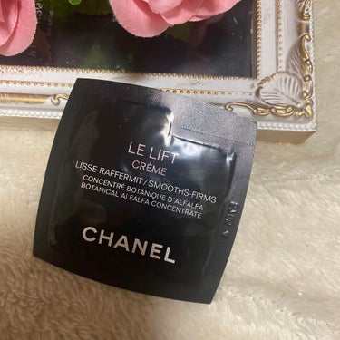 CHANEL ル リフト クレームのクチコミ「CHANEL ル リフト クレーム

サンプル頂きました！凄いラグジュアリーな香りに癒されます.....」（1枚目）