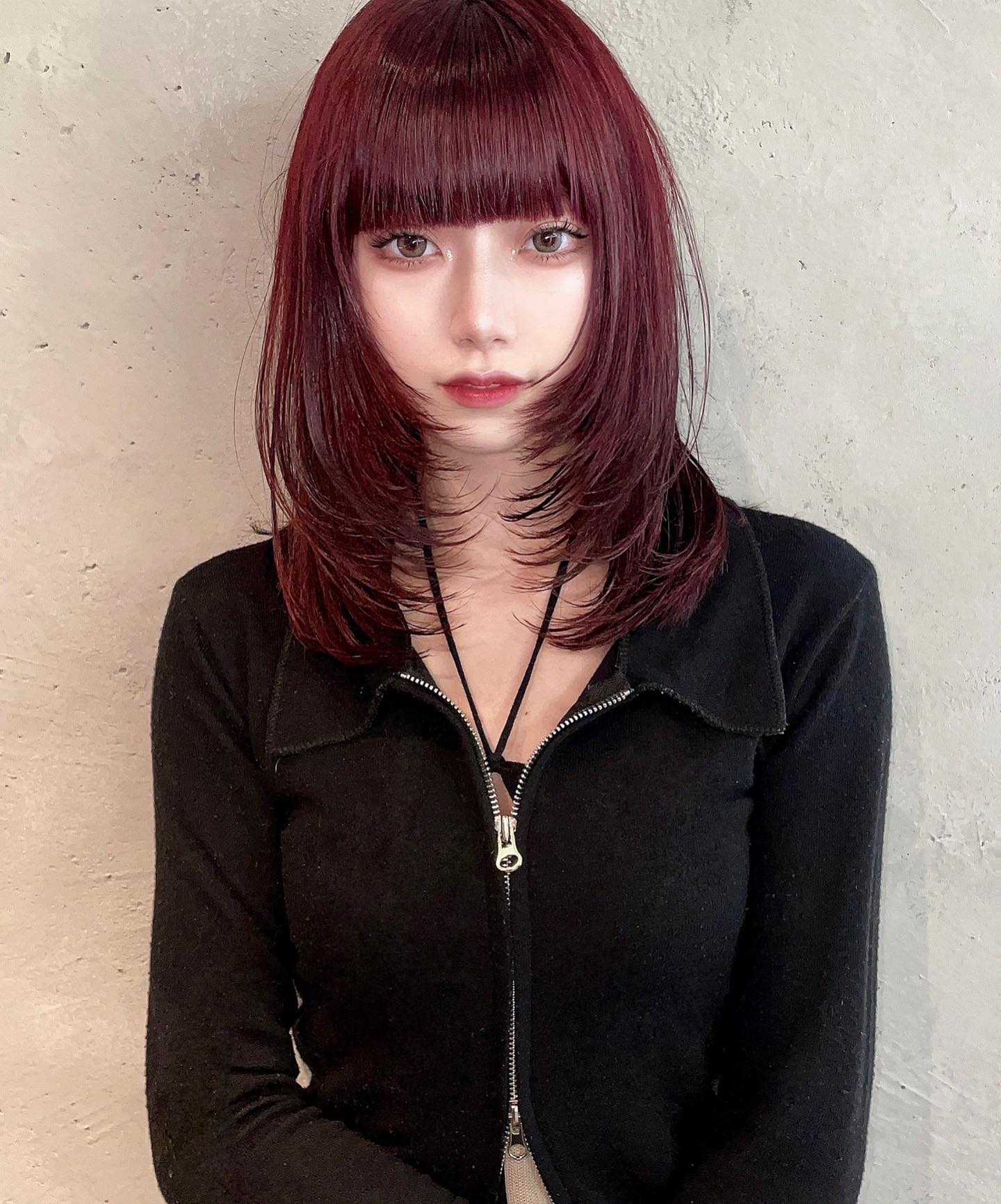 Layer cut × Wine red color
.
ファッションやライフスタイルに合ったヘアスタイルに
.
8月あと少し空きあります😌9月前半の予約も埋まってきたのでプロフィールのURLかDMからお早めにご予約ください！