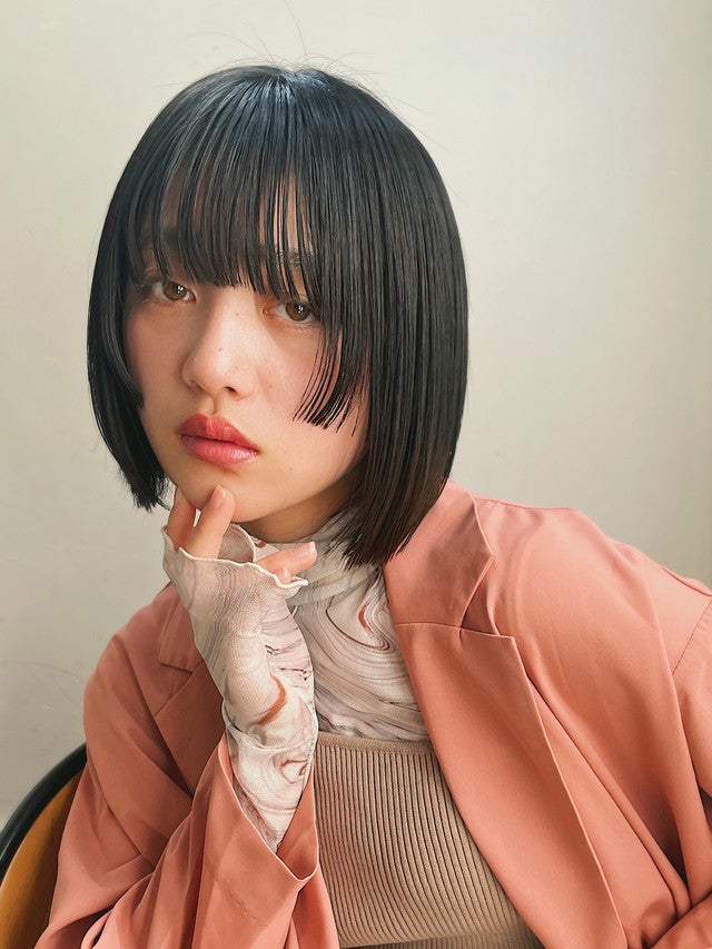 ショートヘアの女性