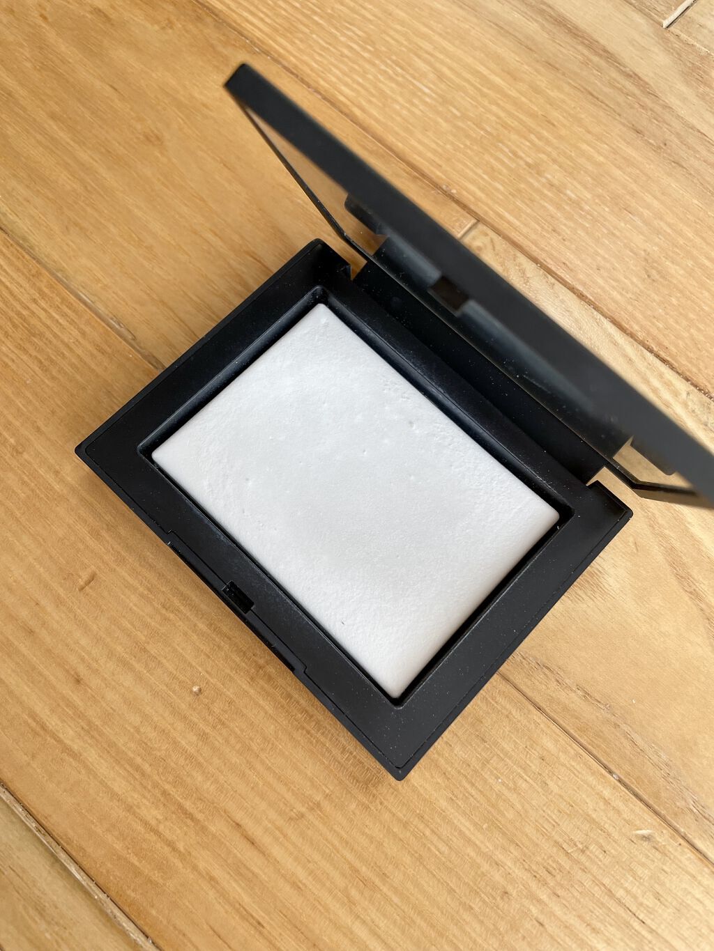 ライトリフレクティングセッティングパウダー　プレスト　N/NARS/プレストパウダーを使ったクチコミ（2枚目）