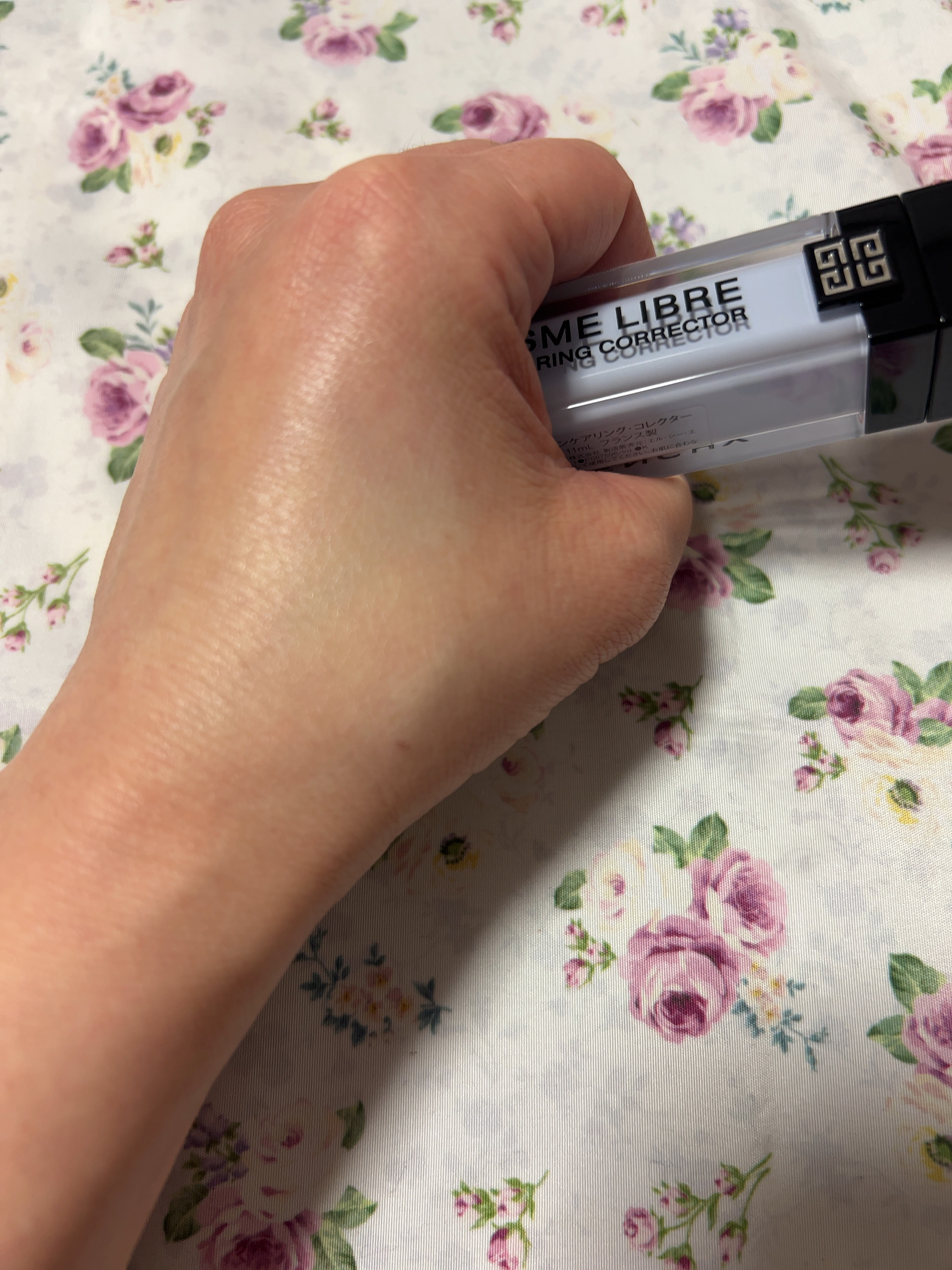 プリズム･リーブル･グロウ･セラム･ ファンデーション 0N/GIVENCHY/リキッドファンデーションを使ったクチコミ（3枚目）