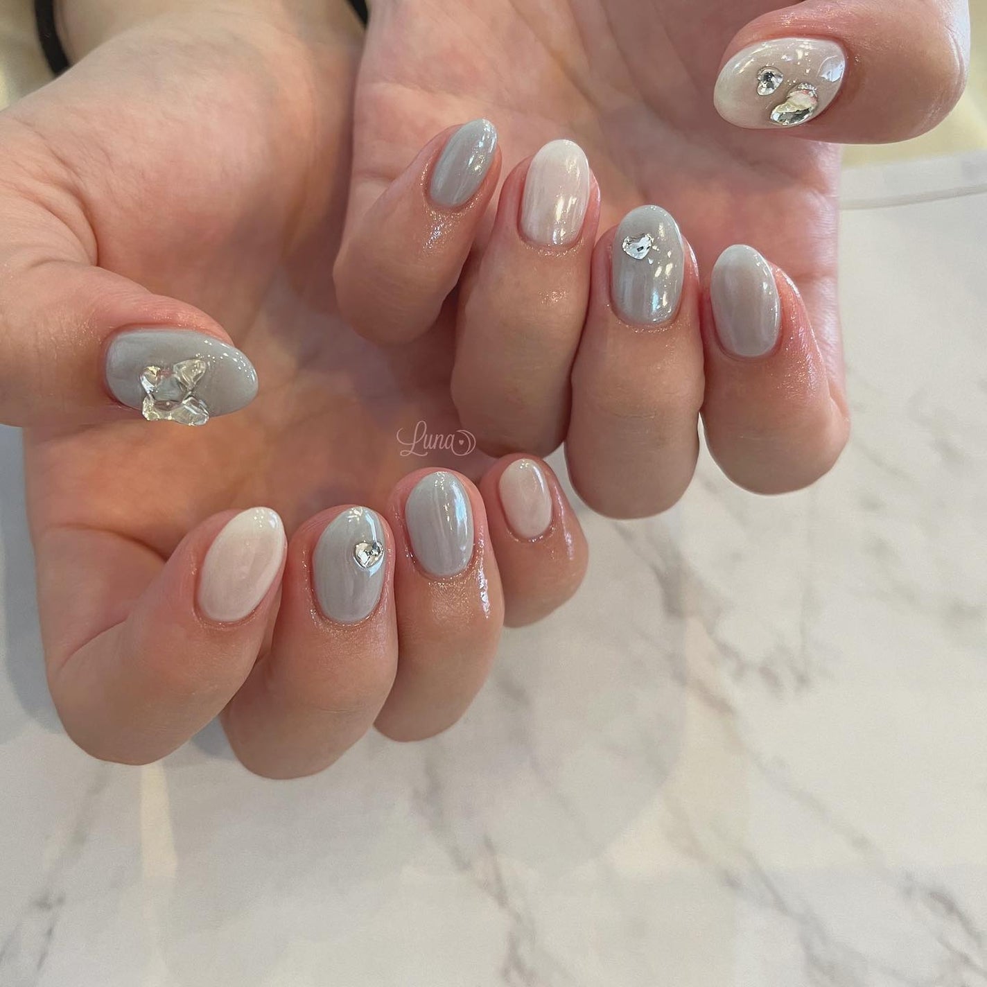 Iuna. Mizuki on LIPS 「.🤍🫧#nail#nailstagram#gelnail#ジ..」(1枚目)