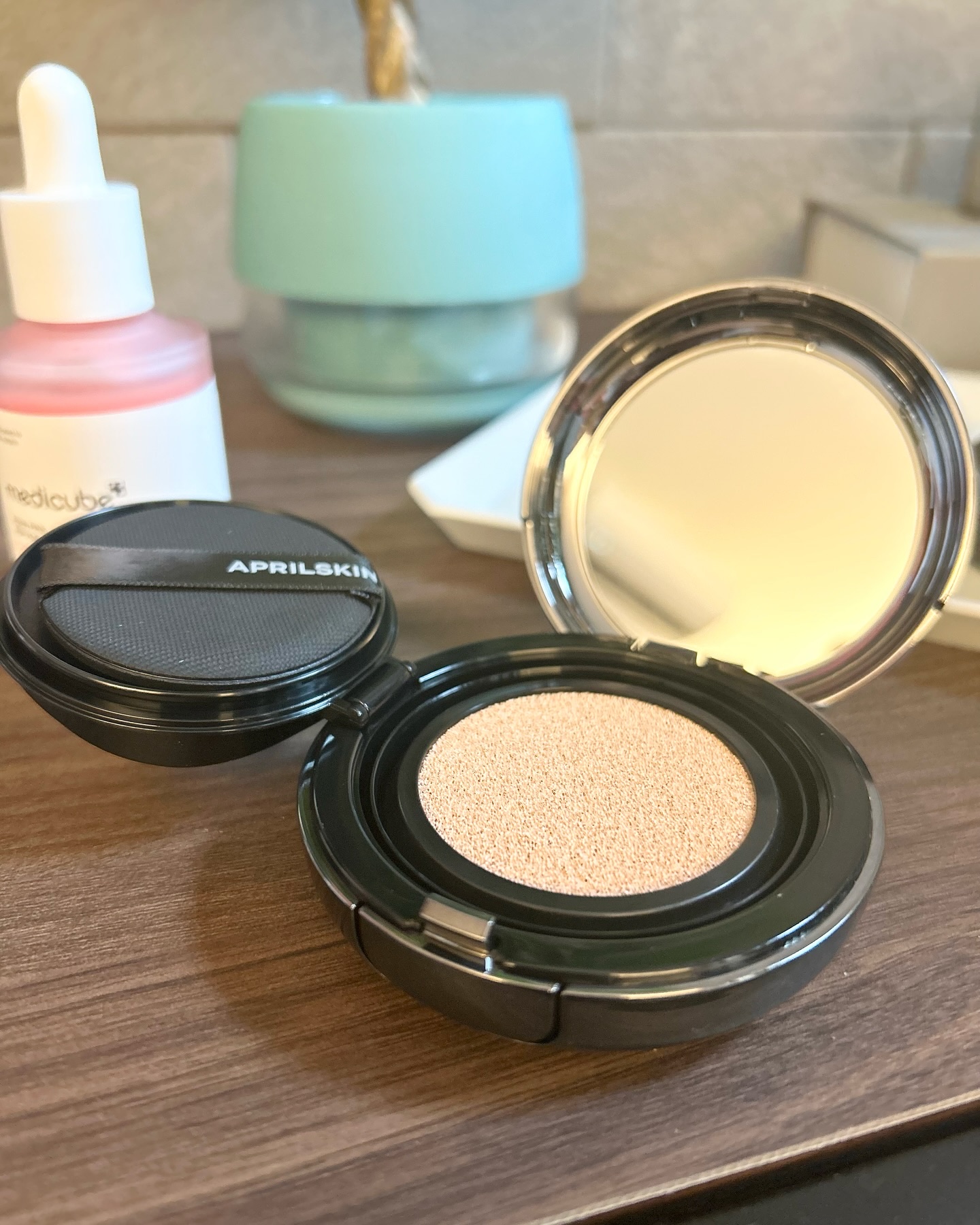 APRILSKIN

ハイパーカバーフィットクッション(グラファイト)17C ポースリン

旧タイプみたいだけどめっちゃよかった！！

超微細パウダーが肌に密着して
素肌のような軽い仕上がりなのに96時間れない🥰
カバー力が最高なのに自然