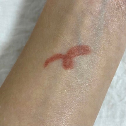 Elégance ラスティング ジェルリップライナーのクチコミ「
エレガンスのリップライナー💄
キャップの先端についている
赤い宝石が可愛らしいデザイン✨🍎.....」(2枚目)