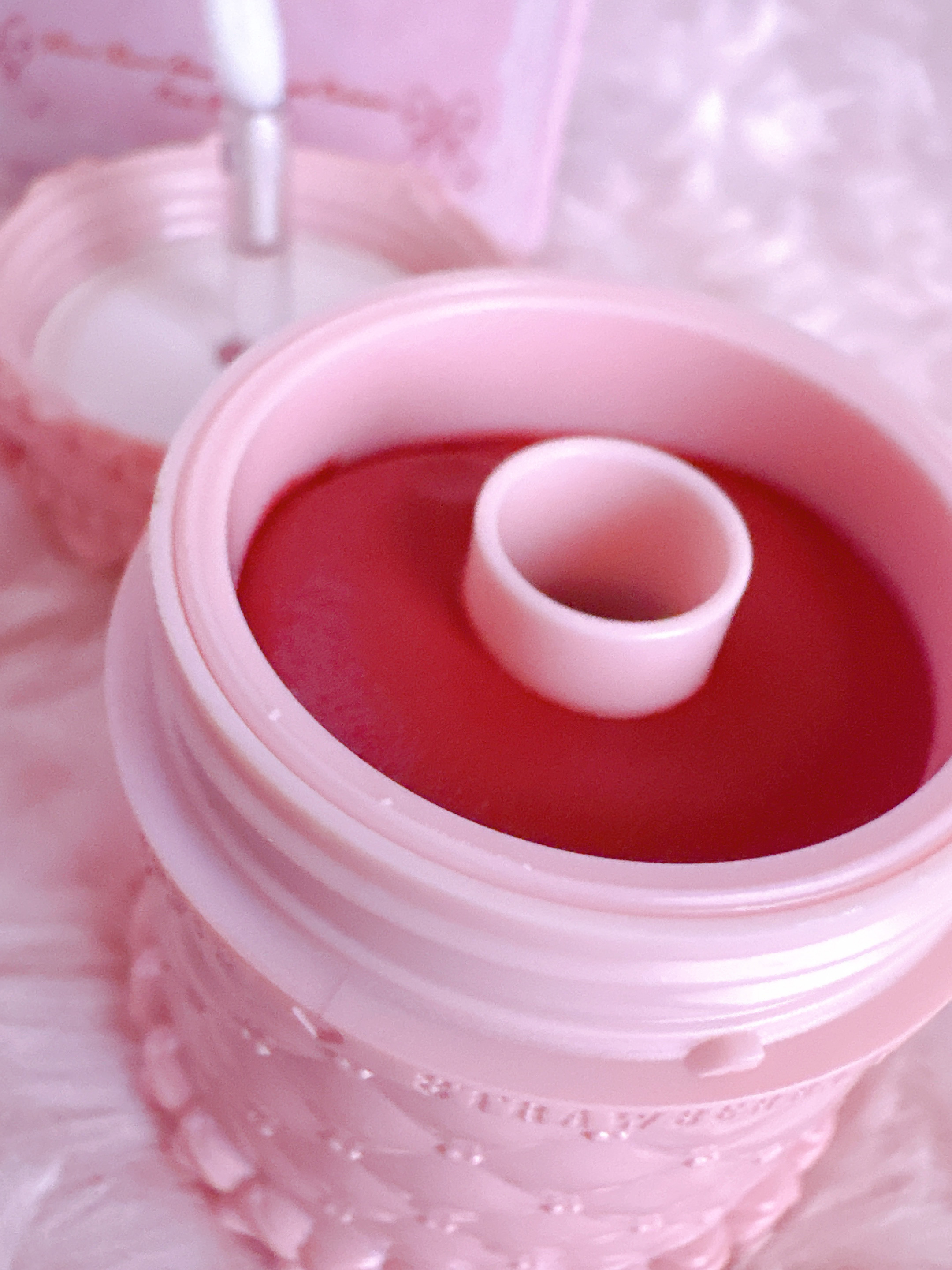 ストロベリーキューピッドコレクション ケーキリップクリーム V05 Pineberry/FlowerKnows/口紅を使ったクチコミ（2枚目）