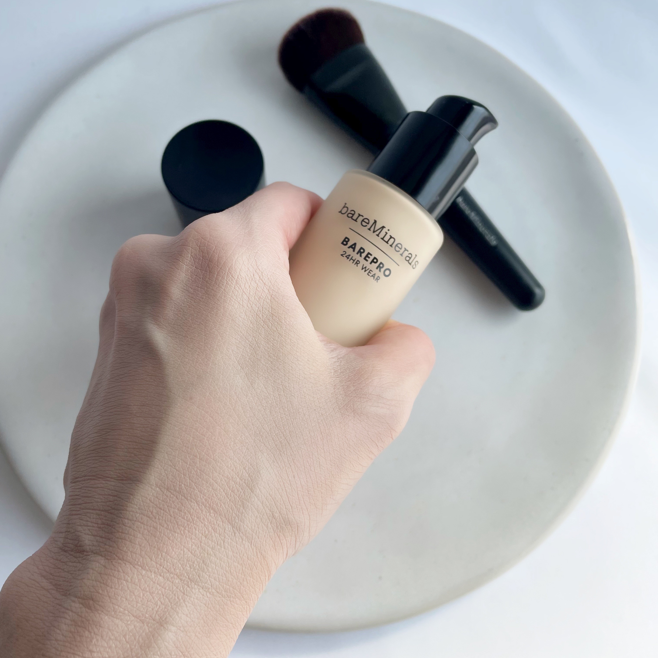 ベアプロ 24HR リキッド ファンデーション フェア 10 ウォーム/bareMinerals/リキッドファンデーションを使ったクチコミ（3枚目）