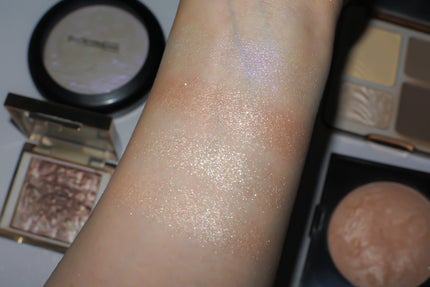 チーク ポップ ハイライター ゴールド セレブレーション ポップ ウシ(2021)/CLINIQUE/パウダーハイライトの画像