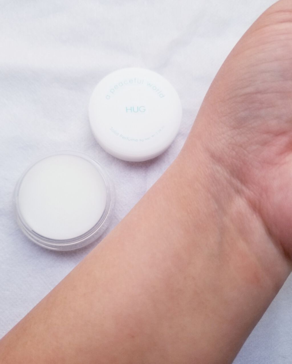 HUG ソリッドパフューム/a peaceful world/練り香水を使ったクチコミ(4枚目)