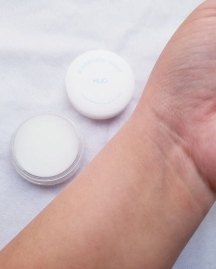 HUG ソリッドパフューム/a peaceful world/練り香水を使ったクチコミ(4枚目)