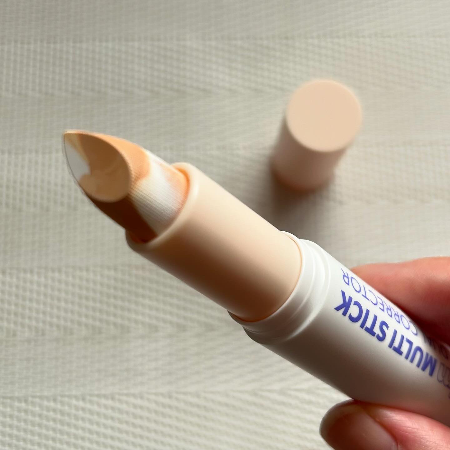 アイムマルチスティックデュアルコレクター 003 マーブルベージュ×パールラベンダー/i’m meme/スティックコンシーラーを使ったクチコミ（3枚目）