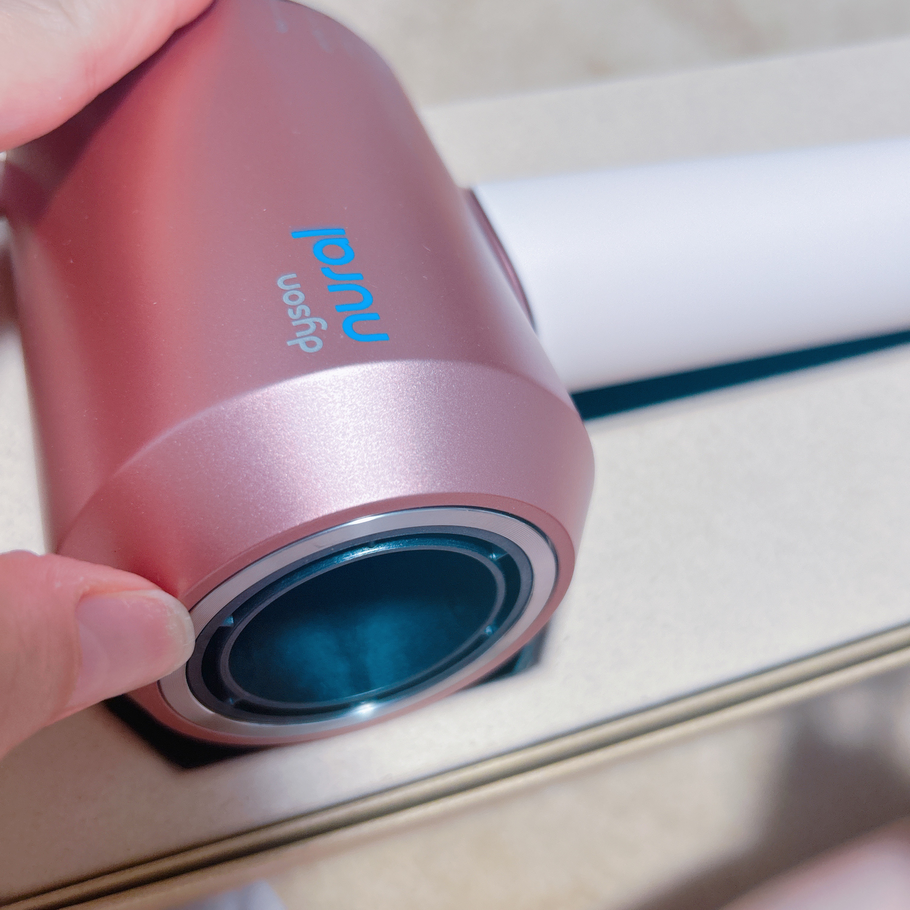 Dyson Supersonic Nural ™ Shine ヘアドライヤー セラミックピンク (HD16 VLP)/dyson/ドライヤーを使ったクチコミ（2枚目）